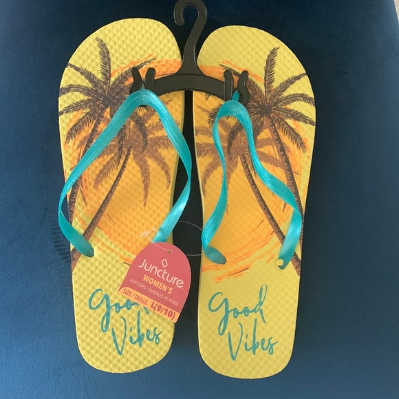 juncture Shoes - NWT adorable flip flops
